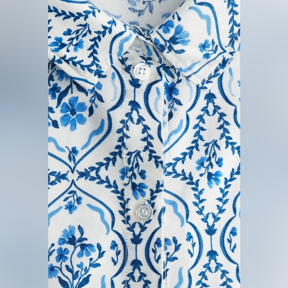 H&M Blue And White Patterned Short Sleeved Twill Button Down Shirt Size Small - Picture 4 of 15